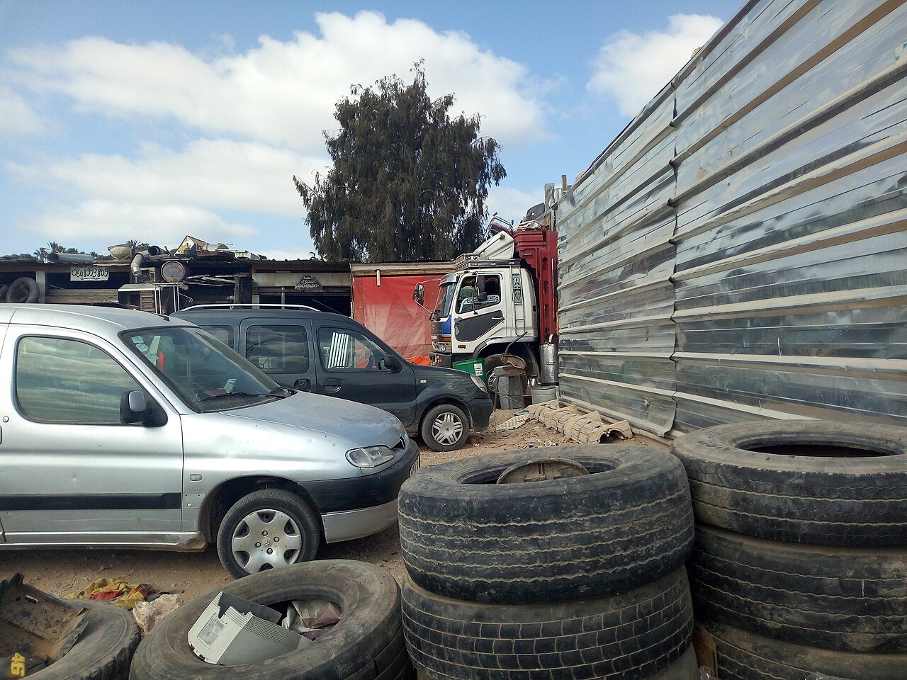 الزيوت الطبيعية والعافية اليومية: الاستخدامات والتوازن واختيار الجودة